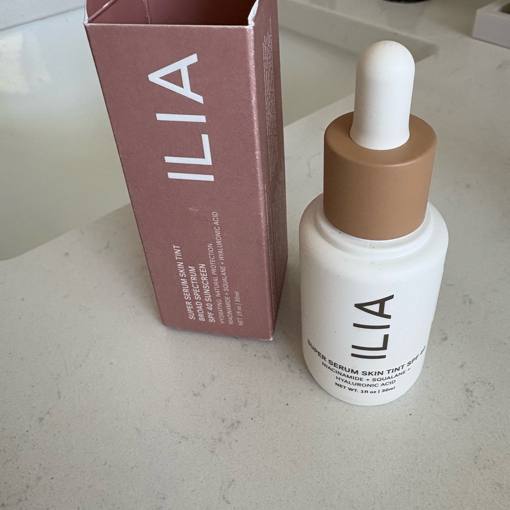 ILIA Super Serum Skin Tint SPF 40 in ST7 Diaz color. With packaging.